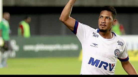 Imagem De volta e marcando gols, Hernane segue na briga pela artilharia do país