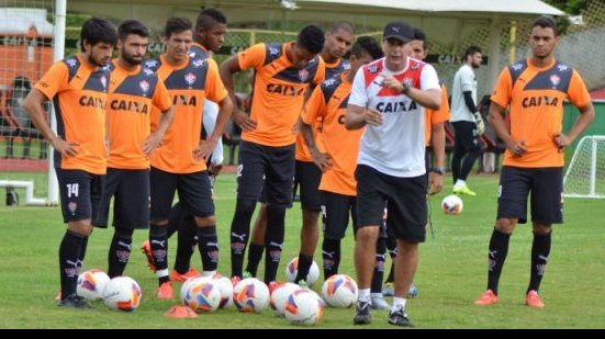 Imagem Após longa viagem, Vitória chega à Salvador e titulares treinam no sábado