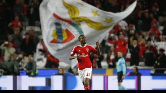 Imagem Após marcar golaço de falta na Champions, Talisca destaca trabalho no Benfica