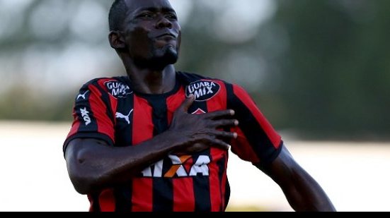 Imagem Empresário se reúne com dirigentes e Kanu fica perto de voltar ao Vitória