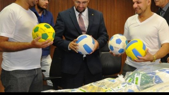 Imagem Governo doa material esportivo a comunidades do Pacto pela Vida