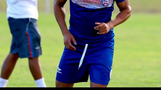 Imagem  Lateral esquerdo desfalca o Bahia por até 10 dias