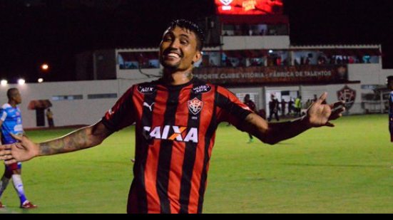 Imagem   Vitória consegue reduzir pela metade punição de Kieza