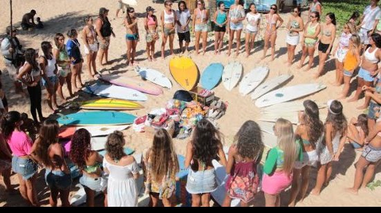 Imagem  Evento de surfe feminino reune 100kg de alimentos para doação