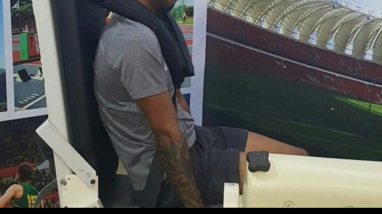 Imagem Agora torcedor, Ávine cutuca diretoria e  cobra respeito a torcida do Bahia