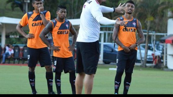 Imagem Mancini comanda treino tático e coletivo no Vitória