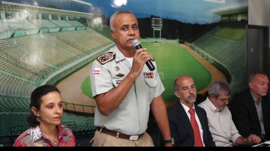 Imagem Material esportivo é entregue a atletas de bases comunitárias