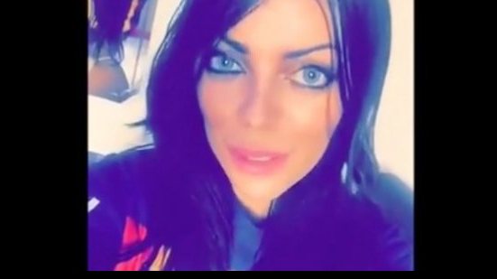 Imagem De fio dental e camisa do Barça, miss bumbum incentiva time catalão
