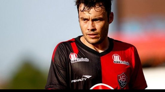 Imagem Vitória tem três concorrentes pela contratação de Renato Cajá