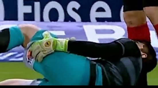Imagem Fernando Miguel volta a sentir lesão e vira dúvida para decisão contra o Bahia