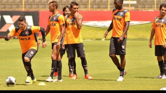 Imagem Mancini comanda treino tático e testa Vitória para o BAVI