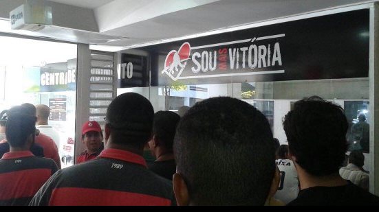 Imagem Após bater recorde, torcida do Vitória forma filas para se associar