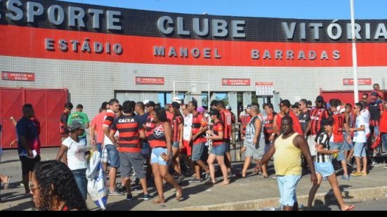 Imagem Sem lotação máxima, cambistas duelam com bilheterias do Barradão