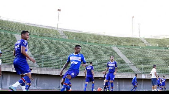 Imagem Doriva faz treino fechado em Pituaçu e testa Bahia para o BAVI