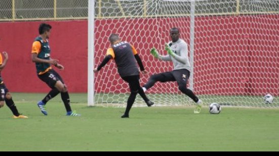 Imagem Atacantes treinam normalmente e Vitória finaliza preparação para clássico
