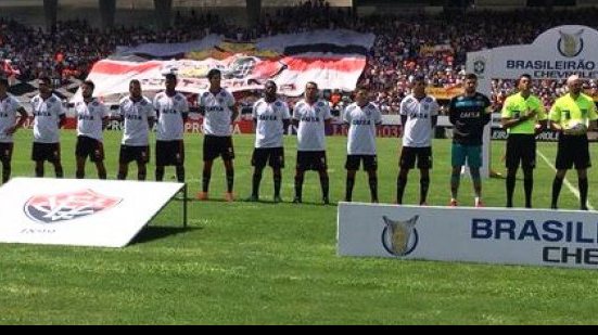 Imagem Vitória volta a ter atuação apagada e é goleado pelo Santa na estreia da Série A