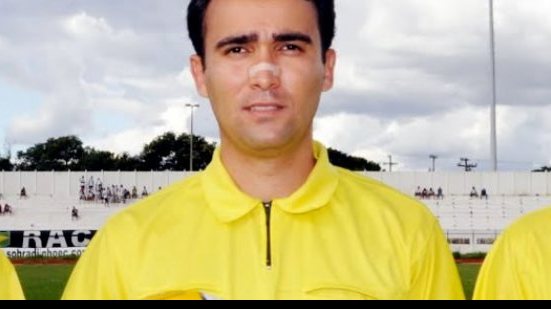 Imagem Árbitro do Distrito Federal comanda o jogo entre Vitória e Portuguesa