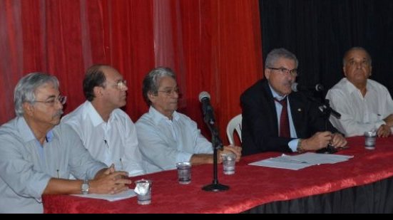 Imagem   Em clima de paz, reunião do conselho aprova contas do Vitória em 2015