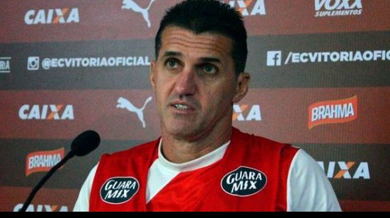 Imagem Mancini confirma Norberto titular, mas sai em defesa de José Welison