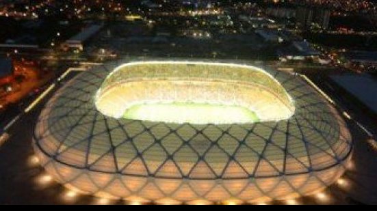Imagem Arena da Amazônia inaugura anéis olímpicos com atleta de futebol