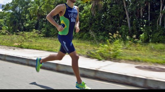 Imagem Bruno Vieira disputa o Brasileiro de Aquathlon antes do