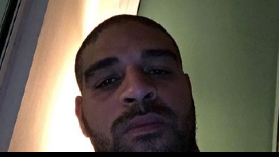 Imagem Adriano quer voltar ao Flamengo, mas cobra dívida antiga do clube