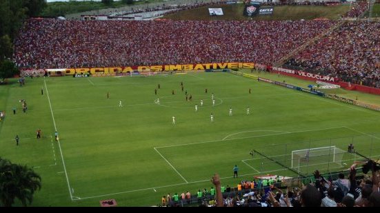 Imagem Na raça: Vitória vence Corinthians de virada em jogo histórico