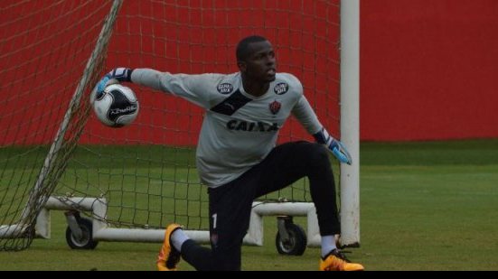 Imagem Goleiro Caíque recebe aumento do Vitória