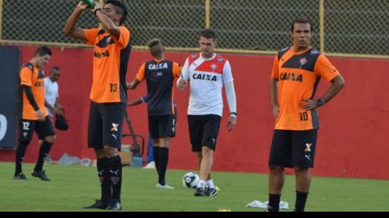 Imagem No Barradão, Vitória treina e encerra preparação para duelo com o América (MG)