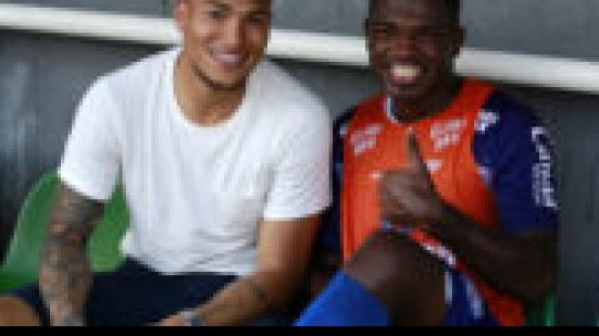Imagem Titi visita o Bahia e fala em desejo de jogar na Seleção