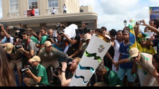 Imagem Vídeo: condutor da tocha olímpica erra o caminho na Barra