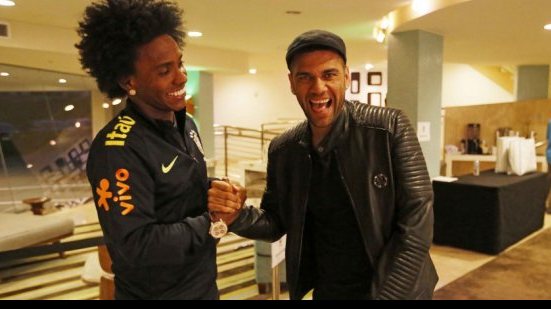 Imagem Daniel Alves se apresenta à Seleção, mas pode ser cortado