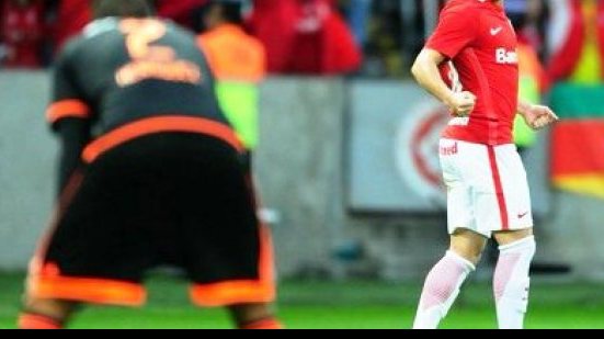 Imagem Inter bate Sport e encosta no Santa Cruz na briga pela liderança da Série A