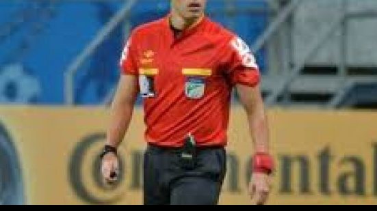 Imagem Árbitro denuncia corneta atirada em campo; Vitória pode ser punido