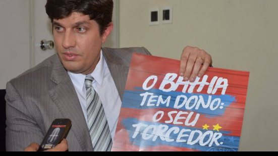 Imagem Rátis explana sobre Rosales, salários atrasados, racha e nova campanha