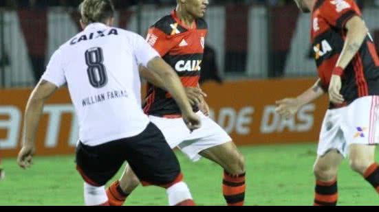 Imagem Com atuação ruim, Vitória perde para o Flamengo e fica a um ponto do Z-4