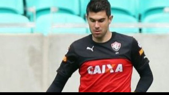 Imagem Goleiro do Vitória rebate jornalista e pede respeito aos clubes do nordeste