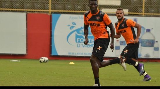 Imagem Kanu comemora triunfo do Vitória sobre o Internacional em sua reestreia