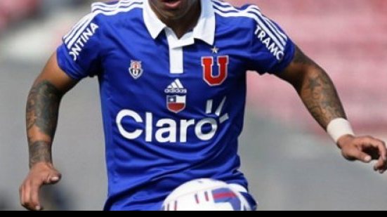 Imagem Afastado do elenco no Universidad do Chile, lateral é oferecido ao Vitória