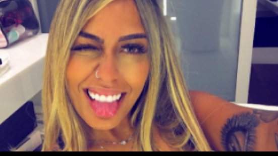 Imagem Irmã de Neymar mostra decote no Instagram