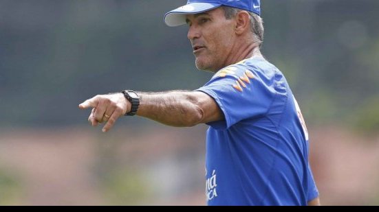 Imagem Sem jogadores da dupla BaVi, Amadeu convoca seleção masculina sub-18