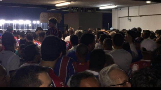 Imagem Desrespeito: Sócios do Bahia sofrem para entrar em Pituaçu