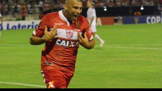 Imagem Apesar de expulsão e derrota, Neto Baiano ataca o Bahia: "Time Fraco"