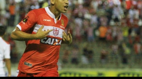Imagem Árbitro relata cotovelada na súmula e Neto Baiano pode pegar gancho de jogos