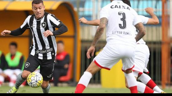 Imagem  Responsável por gol do empate, Victor Ramos elogia disposição do Vitória 