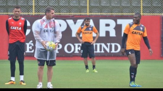 Imagem Sob chuva, Vitória encerra preparação para enfrentar o São Paulo