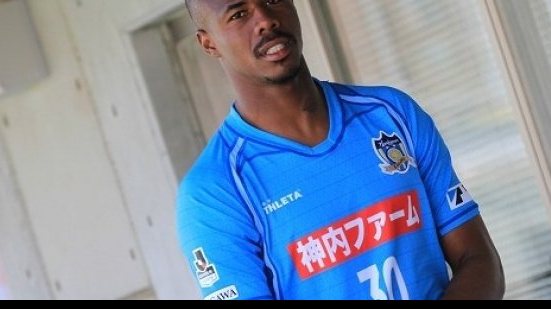 Imagem Zagueiro revelado no Vitória quer triunfo para equipe seguir brigando por acesso
