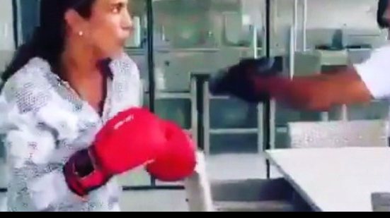 Imagem Vídeo: Ivete mostra habilidade treinando boxe e impressiona fãs