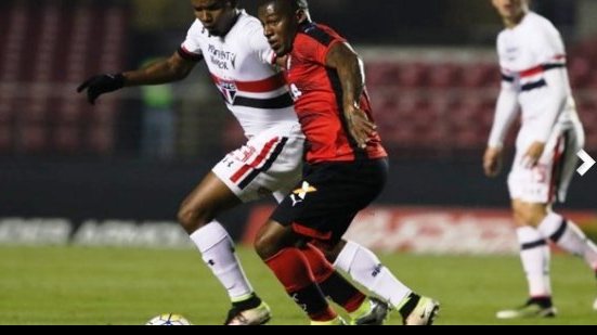 Imagem Defesa falha, Vitória perde para o São Paulo e vê Z-4 cada vez mais próximo