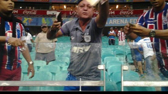 Imagem Torcedores "pedem cabeça" de Doriva e chamam jogadores de mercenários